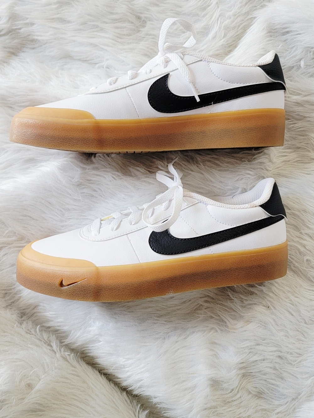 Nike Court Shot Men's 6/Wmn's 7.5 White & Black Low-Top Sneakers with Gum Sole